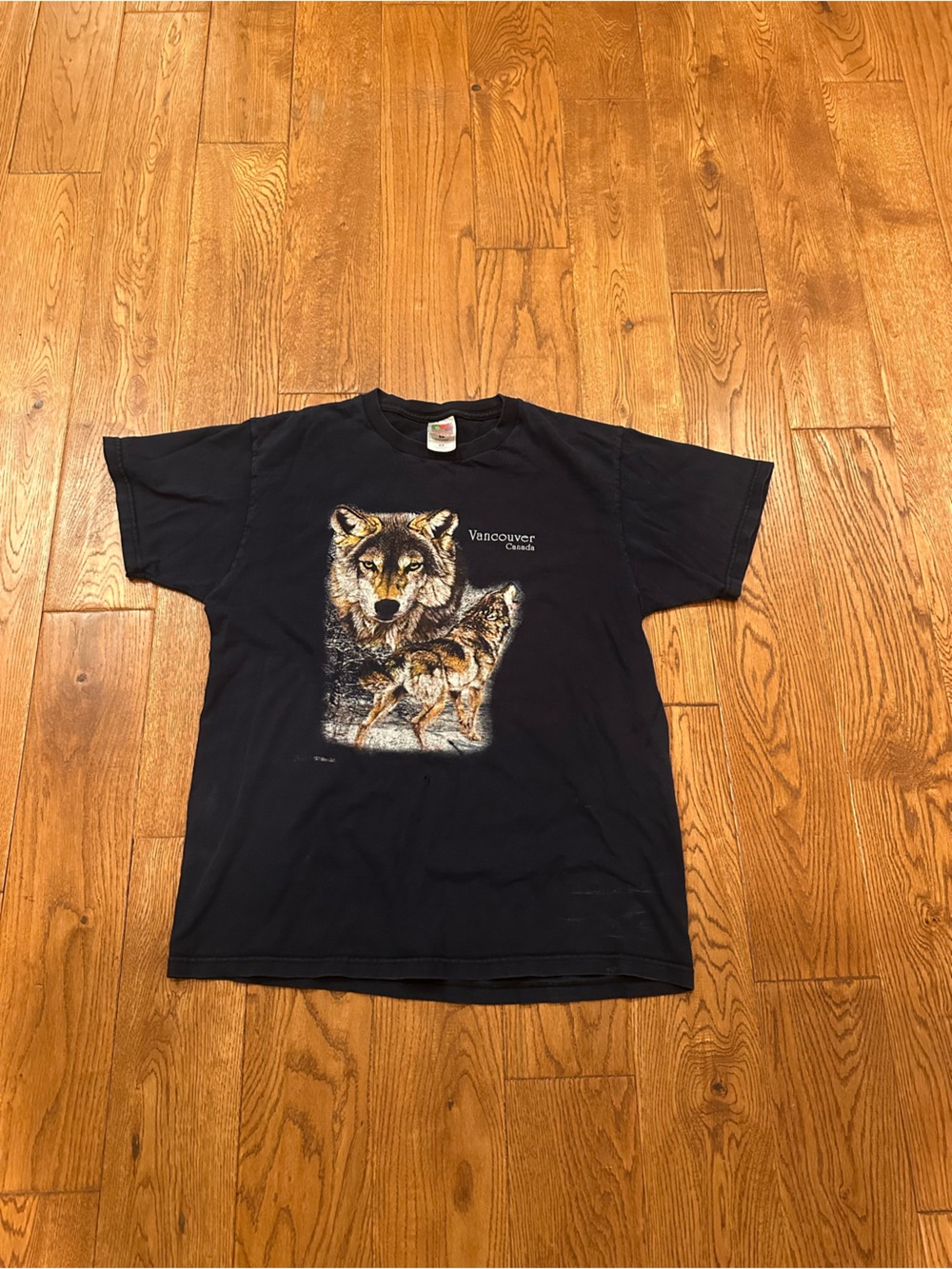 Vintage vancouver Fruit of the Loom Black T-Shirt with Wolf Graphic